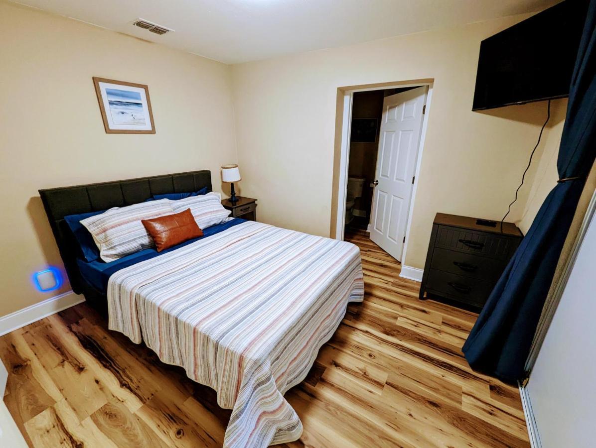 Charming & Cozy Lagoon Retreat - Steps From River - Parking Тайтъсвил Екстериор снимка