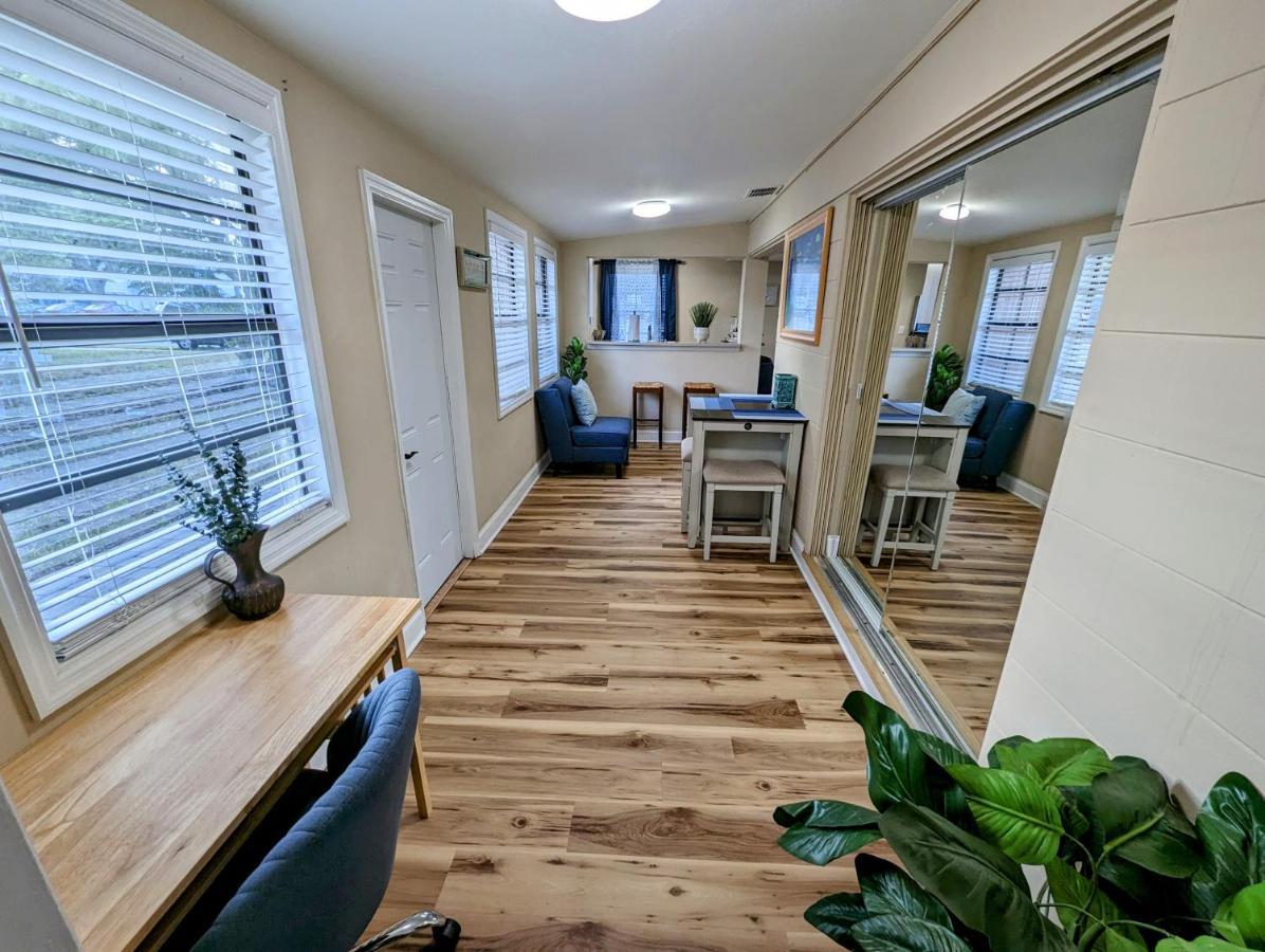 Charming & Cozy Lagoon Retreat - Steps From River - Parking Тайтъсвил Екстериор снимка
